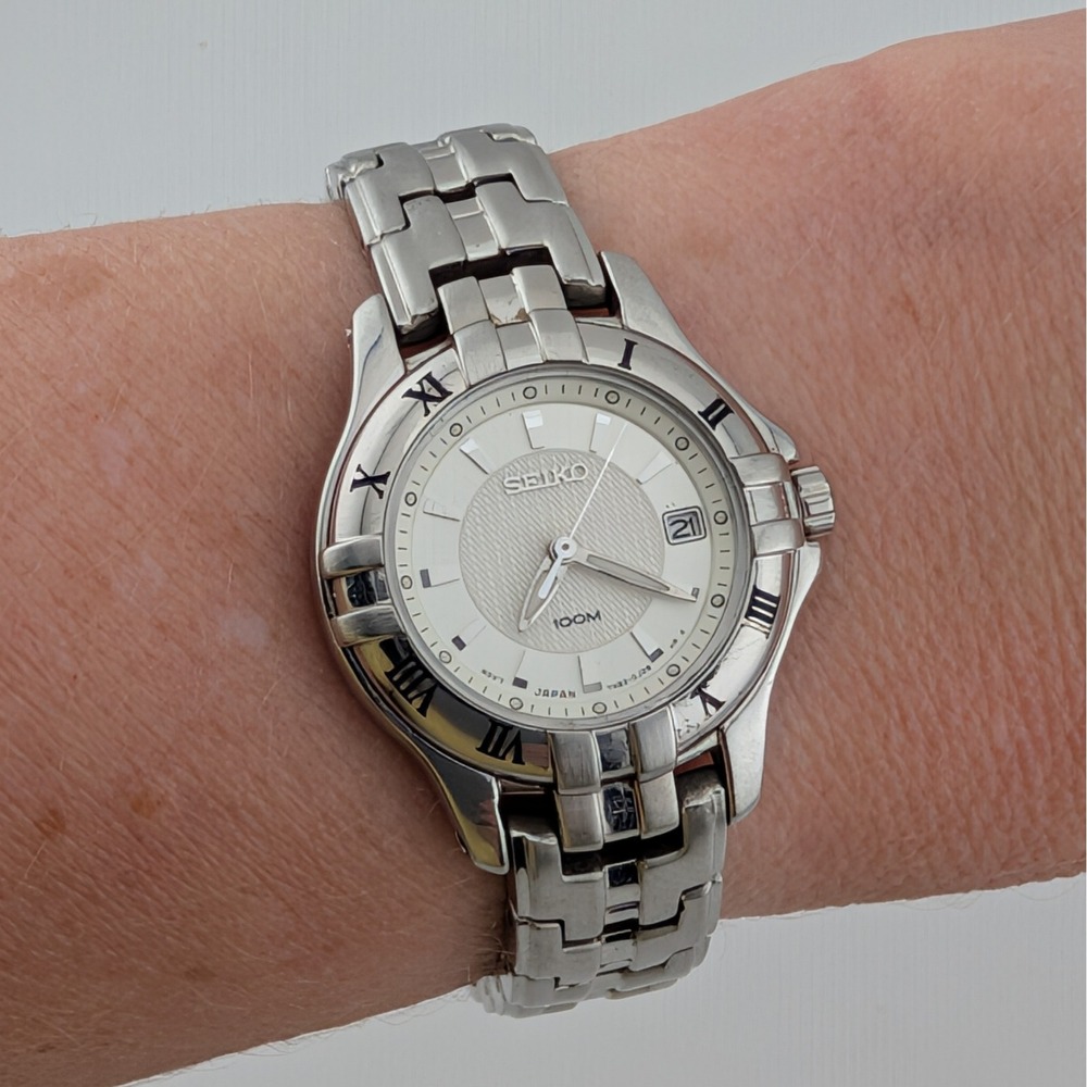 Title: Seiko 7N82-0DP0 100M Silver Textured Dial Date Watch Stainless Lume - Picture 3 of 10